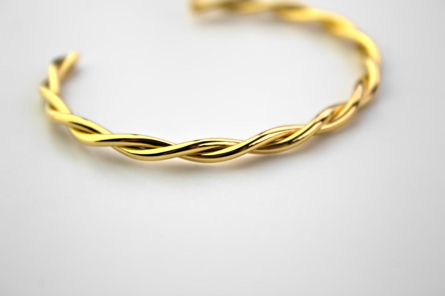 Twist Gold Bangle