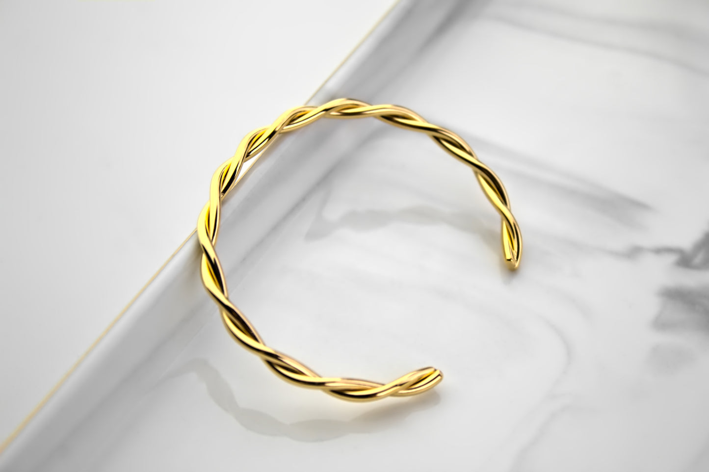 Twist Gold Bangle