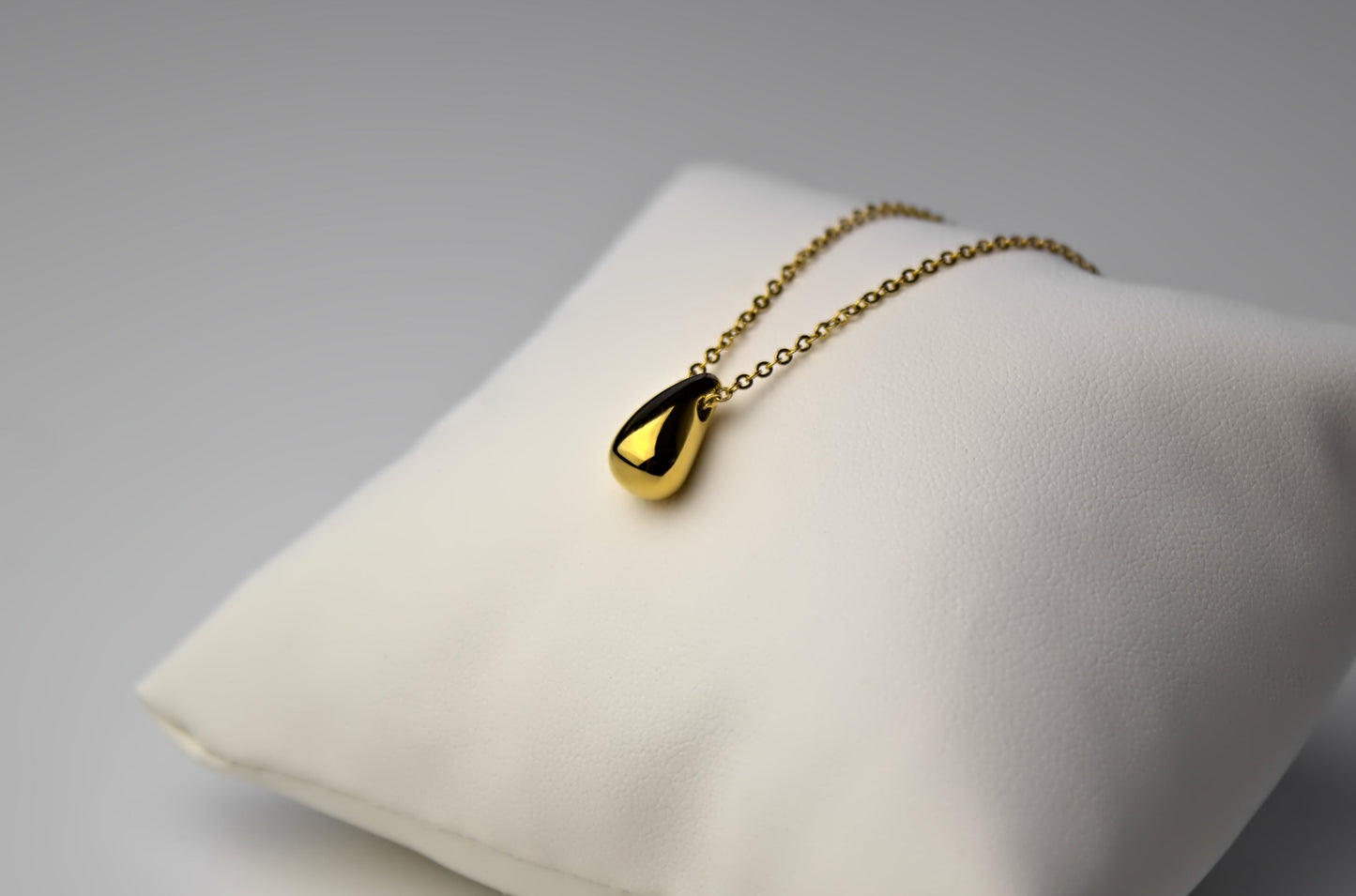 Gold Waterdrop Necklace